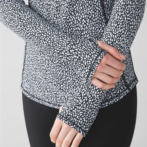 Lululemon Cover Me Miss Mosaic Top 8 - Picture 6 of 9